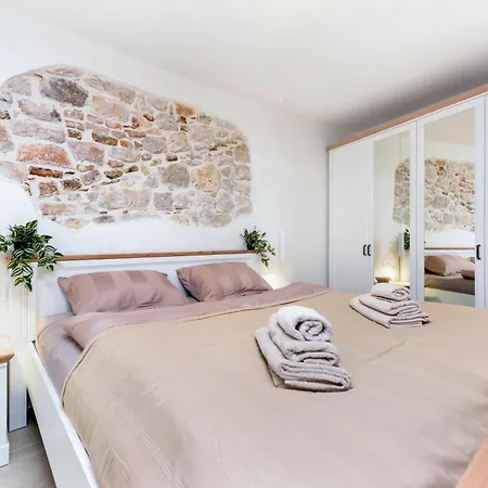 Mel Apartman